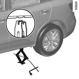 CHANGING A WHEEL (1/2) 2 3 Attach the wheelbrace 1 and the jack handle 6 (in groove 5). Turn the wheelbrace until the wheel lifts off the ground. 1 4 5 6 Switch on the hazard warning lights.