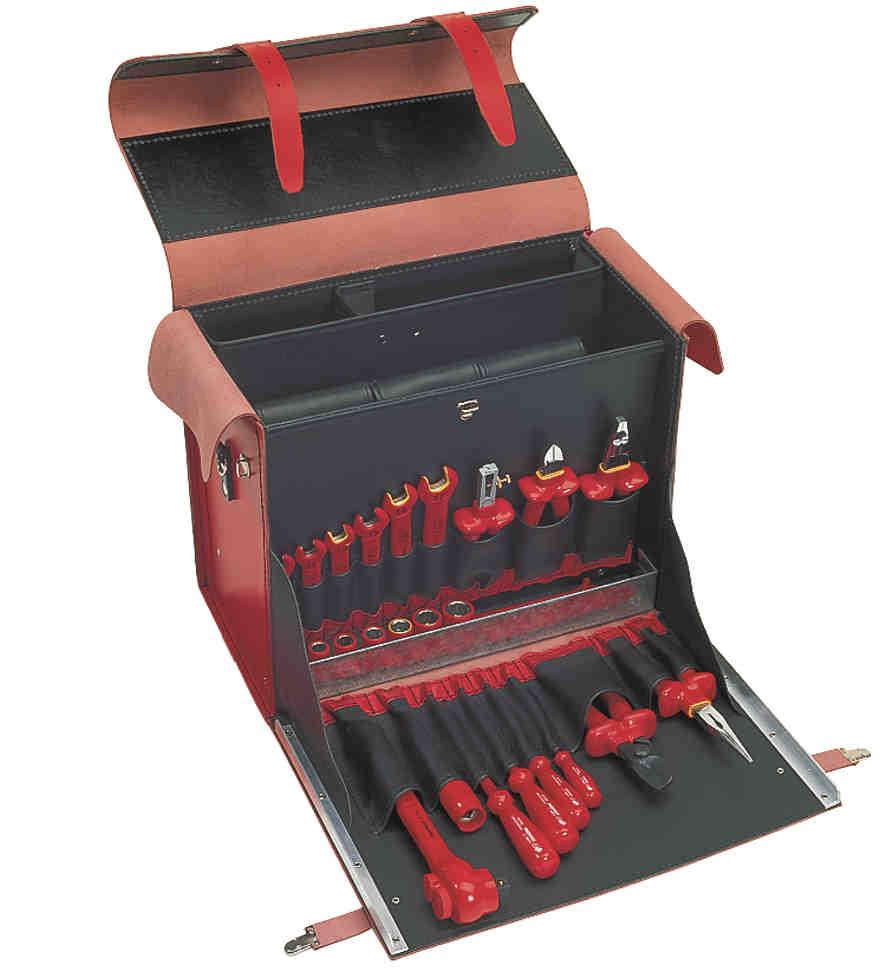 Set f safety tls, 30 parts set f safety tls 1000V, 30 parts in red leather case with sliding lck, with belt reinfrced with lateral galvanized inserts puches fr small parts strage frntal