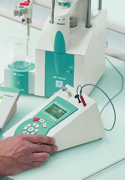 A special spindle measuring device and a calibrated gauge are used to make an exact check of the accuracy of