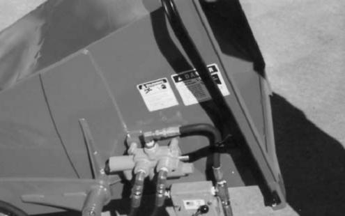 Use reverse when the rotor is overloaded, jammed or plugged. IMPORTANT Check the function of the control lever when attaching the hydraulic lines to the tractor.