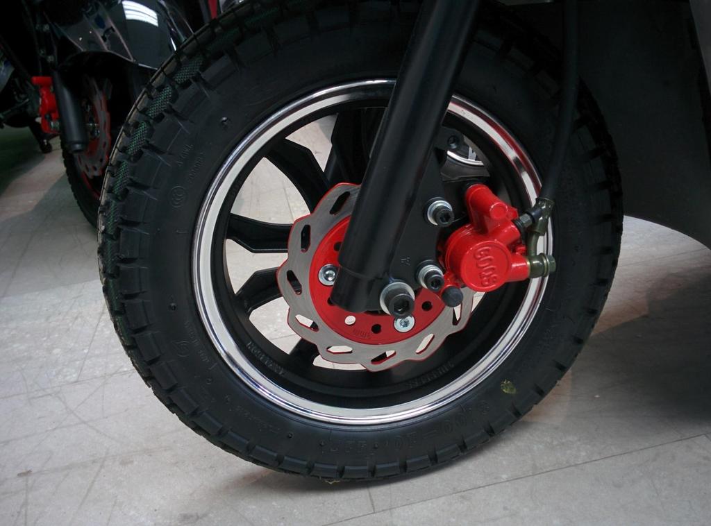 8 P a g e Disc Brakes (front) and Tubeless Tires The Emmo T350 is assembled with front disc brakes, as opposed to drum brakes, and tubeless tires.