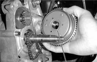 INSTALLATION Install the starter clutch onto the crankshaft. Apply engine oil to the starter idle gear and shaft and then install them.