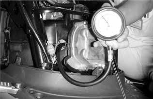 Insert a compression gauge. Open the throttle valve fully and push the starter button to test the compression. Compression: 12.