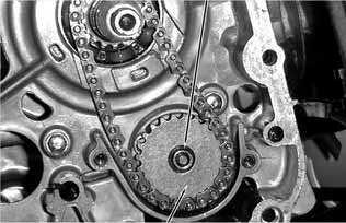 4. LUBRICATION SYSTEM Install the pump driven gear and drive chain by aligning the pump driven gear