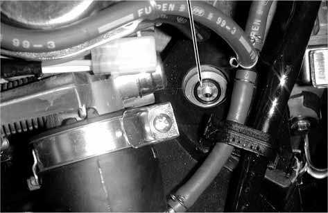 7. CYLINDER HEAD/VALVES Apply engine oil to a new O-ring and install it.