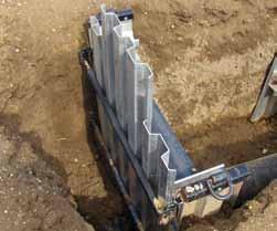The end panel tubes can secure sheeting up to 1.22 m off the bottom of the trench to accommodate utility installation under the end panel.