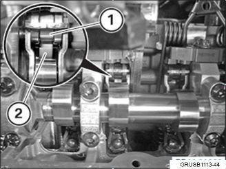 Pay attention to the bolt thread on the cylinder head. Incorrect handling increases risk of damage! Torque the bolt (1).