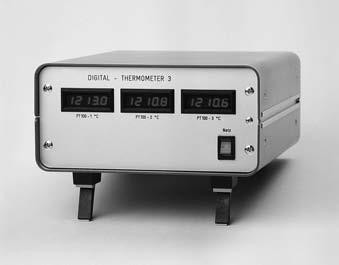 A Pt 100-thermometer in 4-core switching serves as measuring sensor made of Borosilicate glass 3.3. The value of the measured temperature is digitally displayed.