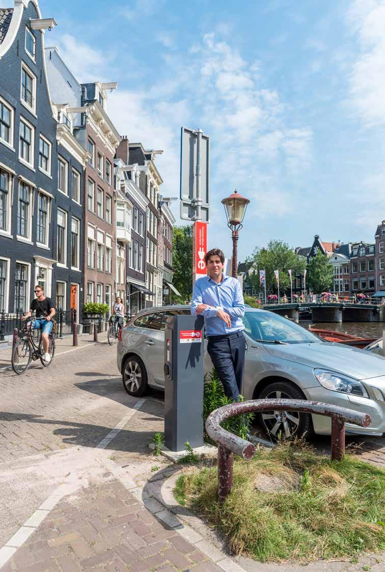 Electric Alliances the entrepreneurial view Healthy competition Interviews: Rob Beentjes Photos: Marjolijn Pokorny Joris Hupperets Managing Director E-mobility NUON Since 2009 we ve been working