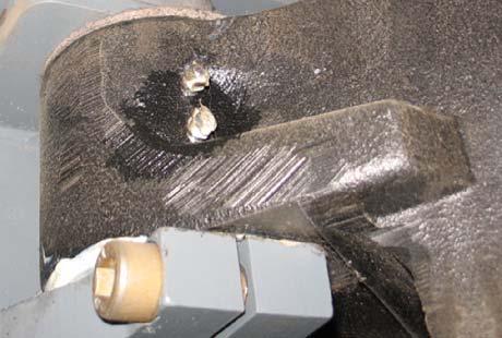 STEERING CYLINDER BEARING (S30 and S30 XP) (S/N 000000-006766) Lubricate the steering cylinder after