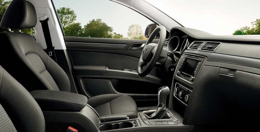 The Active version is offered with a stylish Ray interior in black.