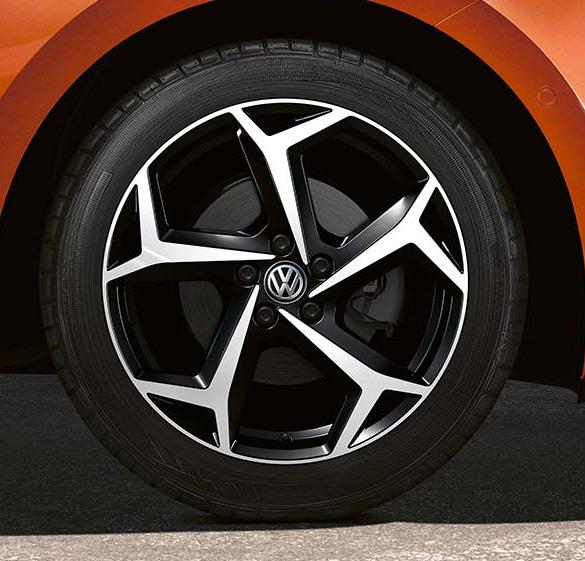 alloy wheels in Black with diamond-turned