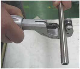 If the gauge enters the gap, aitional tightening is require. Pic.3 3. Reassembly Instructions 1. Shows the isconnecte position of fittings. 2.