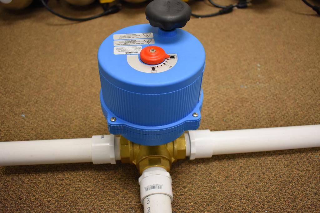 Manual control knob. Valve can be rotated 360 degrees with this knob. 3-way valve plumbing Valve position pointer indicates the state of the connection directly below.