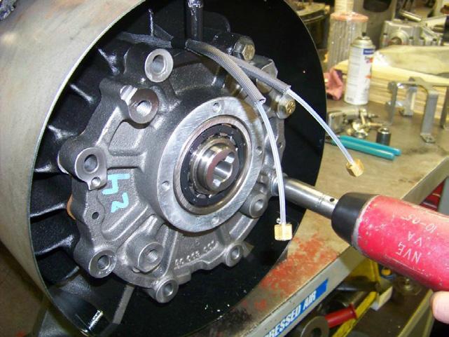 4. Remove the oil pump drive key from the end of the rotor. 5.