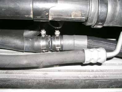 hole Routing in engine compartment A Manual transmission Hose section on engine inlet Hose section on heat exchanger outlet/auxiliary