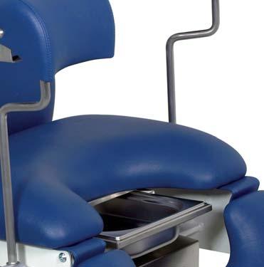 The armchair is equipped with 3 motors, very easy to operate by the pa ent and the medical staff.