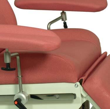Upholstery colour is up to choice. The armchair is equipped with 3 motors, very easy to operate by the pa ent and the medical staff.