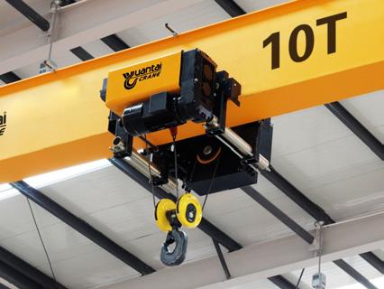 Compared with traditional crane, European style single girder overhead crane has the minimum limiting distance from hook to wall, lower headroom and higher lifting height.