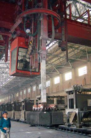 the large prebaked sintering anodes electrolytic aluminum plant in aluminum smelting industry.