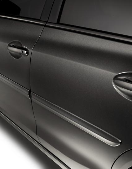 It provides extra protection when loading and unloading the trunk. Body Side Molding accentuates the Civic s styling, but there s more to it than just good looks.