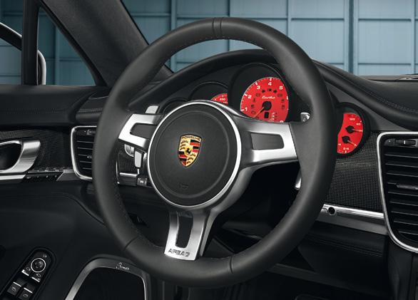 SportDesign steering wheel Key pouch in leather SportDesign steering wheel shifts up, the left-hand paddle shifts Key