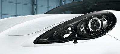 including Porsche Dynamic Light colour of the vehicle with air intake System (PDLS) with a black finish on grilles (left,