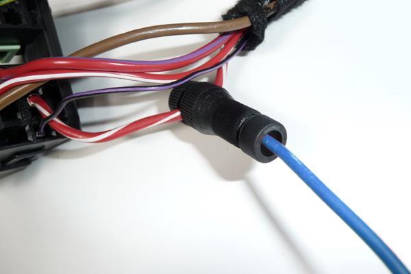 Screw the two connector halves together as shown and give the wire a quick tug to make sure it seated properly.