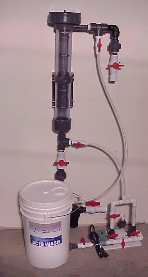 Connect the acid wash tank and pump to the acid wash valves [3] and [4] as shown in the photo on the right.
