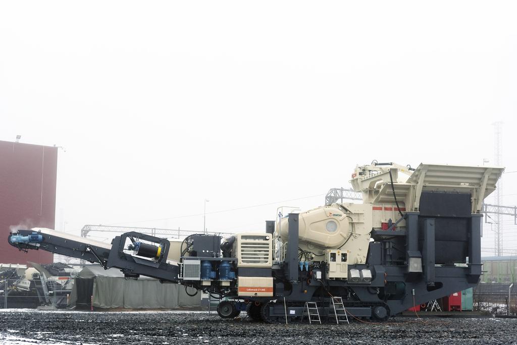 Technical specifications Crusher Nordberg C130 Feed opening 1,300 mm x 1,000 mm (51 x 39 ) Engine CAT C15 Power 403 kw (545 hp) - 500 kva generator - Opportunity to use external power source Feed
