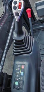 Adjustable seat, head rest and arm rests Air conditioning Allows the operator to adjust the airflow to suit conditions.