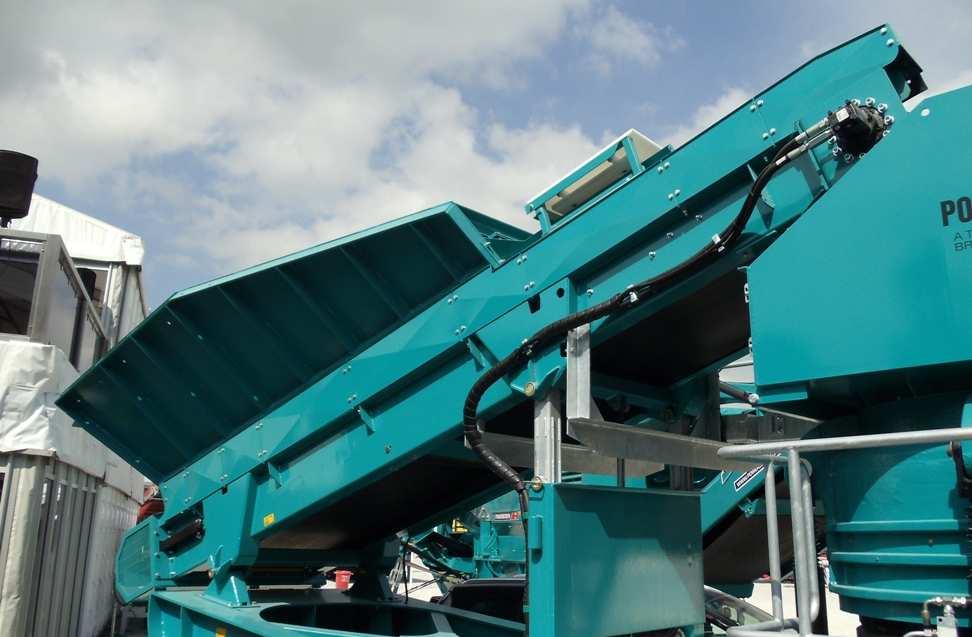 Belt type: Belt adjustment: Shallow troughed belt variable speed Raise & lower hydraulically for transport, operation & crusher maintenance EP500/3 with 5mm top & 1.