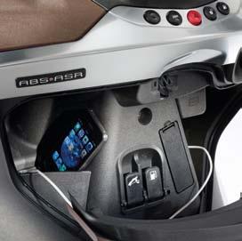The upper compartments also include a USB socket FUNCTIONAL SOLUTIONS FUSING DESIGN WITH HIGH TECHNOLOGY Piaggio X10