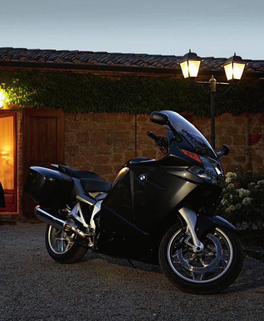 12 13 Home comforts donthaveto stay at home. The comfortable seat of the BMW K 1200 GT means youre always sitting pretty.