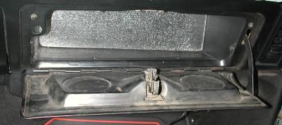NOTE: Flex hose from the passenger louver routes above the glove box.