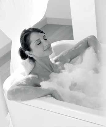 010 Corner bathtub with surround panel & legsets 1400 x 1400 x mm 150