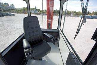 9 m) of headroom, the spacious cab provides exceptional operator visibility.