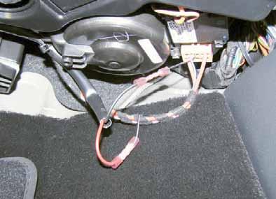 fuse holder of passenger compartment Connecting wiring harnesses 4 Connection to 6-pin connector T6t of fan unit.