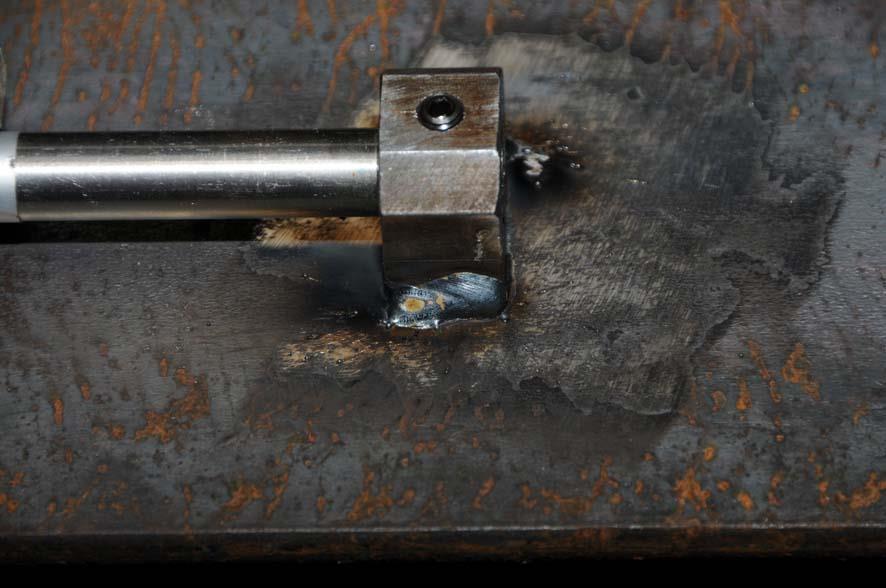 Then the set screws in the mounting blocks are tightened down onto the setting bar. Avoid excessive tightening as this only damages the setting bar unduly.