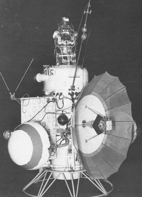 USSR tries again in 1962 Much improved new multi-purpose modular s/c - improved avionics - mid-course correction motor First launch fails - atm probe s/c Second launch