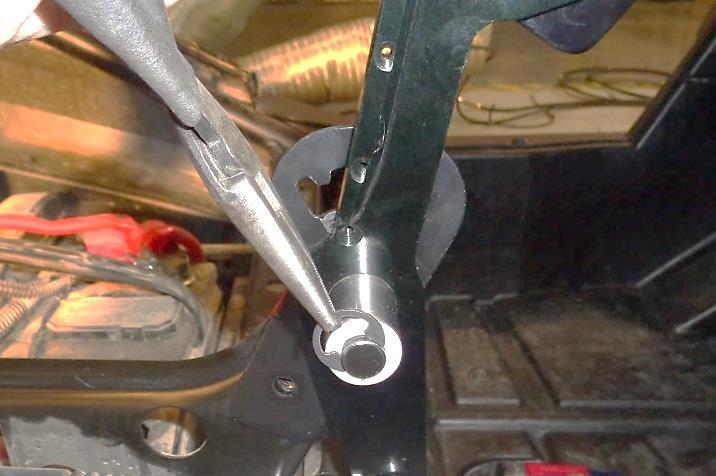 Fasten the gate to the shifter support frame