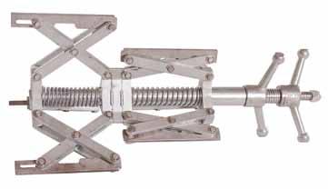 mm) Internal Fit-Up Clamp FIT-UP TOOLS 4" - 8" (100 200 mm) Internal Fit-Up Clamp 1. Tighten jaws to clamp pipe I.D.
