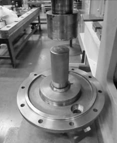 Align the carrier and place it on top of the bearing cone. Grease up the area between the shift-shaft and the carrier.