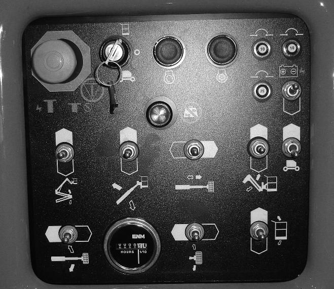 Battery disconnect switch 36 4 5 3 2 16 17 21 20 Figure 4 Upper Controls and Indicators 8 7 9 15 10 19 13 Figure 3 Lower Controls and Indicators 2. Preheat button 3. Start button 4.