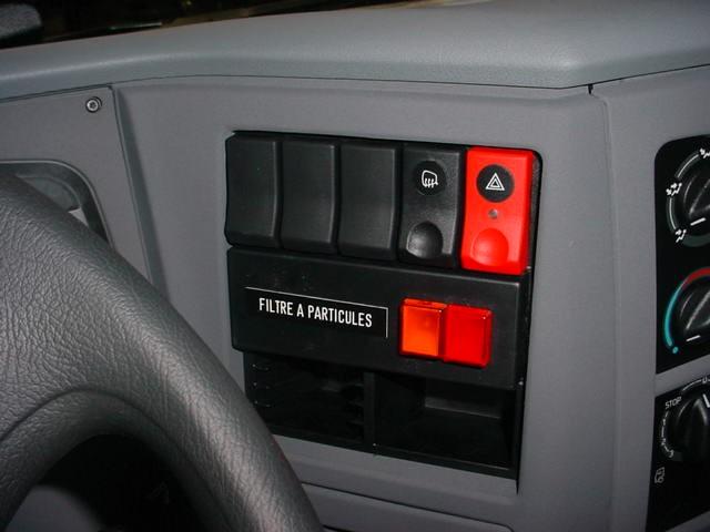 Instrument panel alert warning lights: Two specific dashboard warning lights indicate any system malfunction.