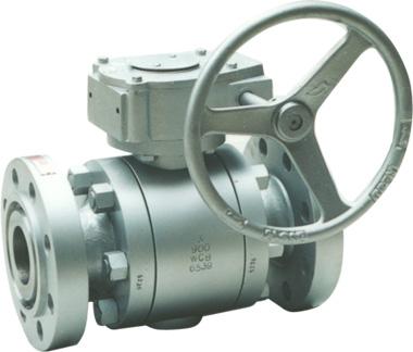 TRADITIONAL VS. COMPACT Traditional ball valves are assembled in a three piece design that is acceptable by API 6A & 6D standards.