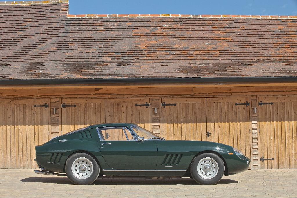 The 275 GTB was an instant s u c c e s s, b o a s t i n g b e t t e r performance than the iconic 250 SWB while simultaneously more luxurious than the 250 GT/L Lusso.