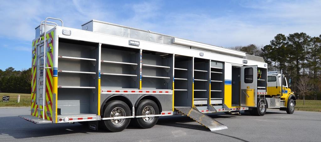 TRAILER Model TDD1687 Trailer Features: Side entrance door on curbside of the trailer to access work center. Manual deploy/retract auxiliary step beneath door.
