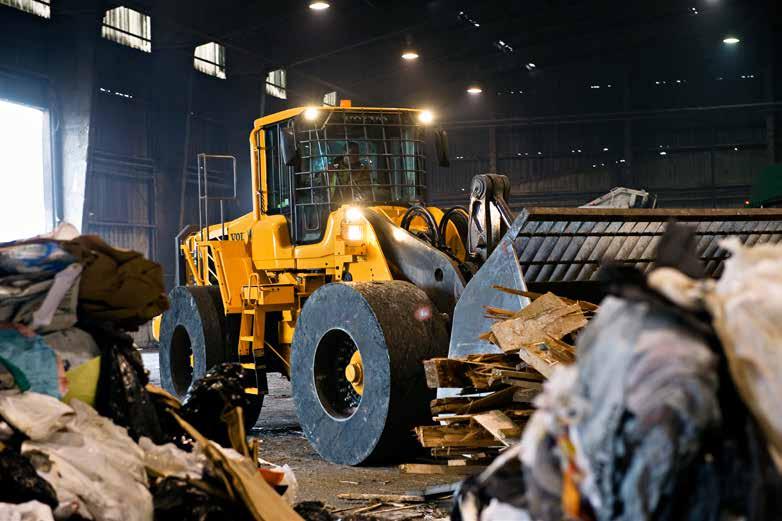 WHEEL loaders Highly Efficient Volvo Powertrain High torque at low rpm (1100-1600 rpm) engine, designed together with the high flow, load-sensing hydraulics provide fast hydraulic speeds and high