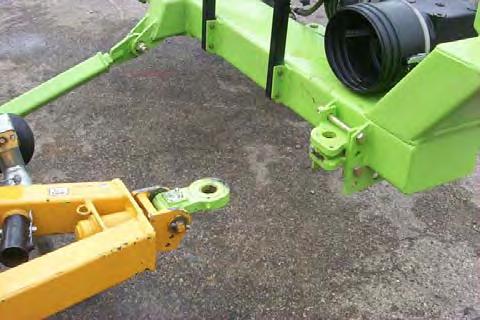 OPERATION 5.2 Connecting the Cutter Precision Hitch to the FLEX-ARM 1. Ensure the FLEX-ARM is equipped with the correct gearbox output shaft. 2.